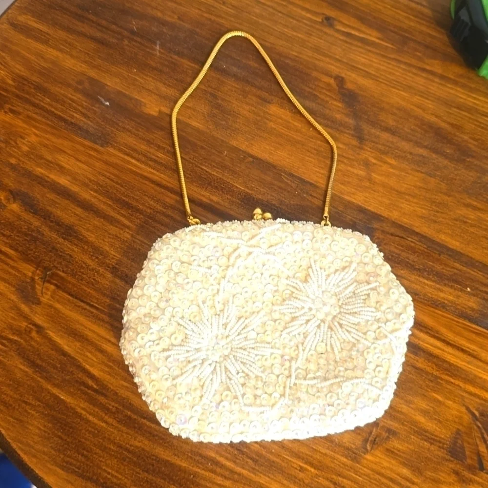 Vintage Irredescent White Sequin Clutch Wristlet Stunning!! Marshall Fields & Co - Picture 1 of 10